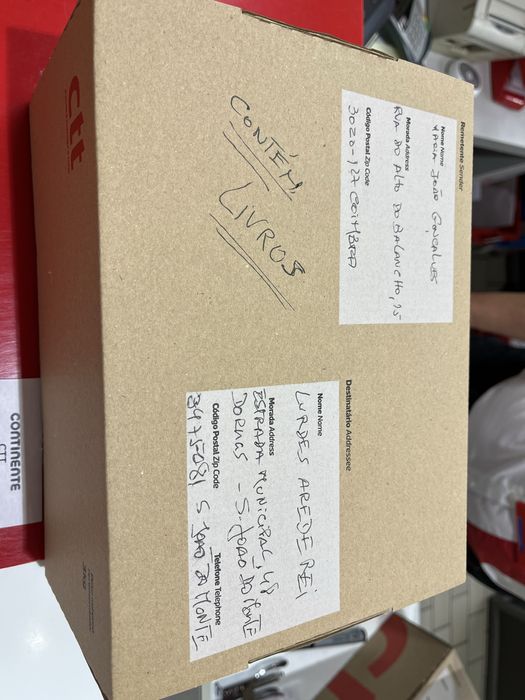 Cama individual e mesa de cabeceira - Recheio de casa total - 8