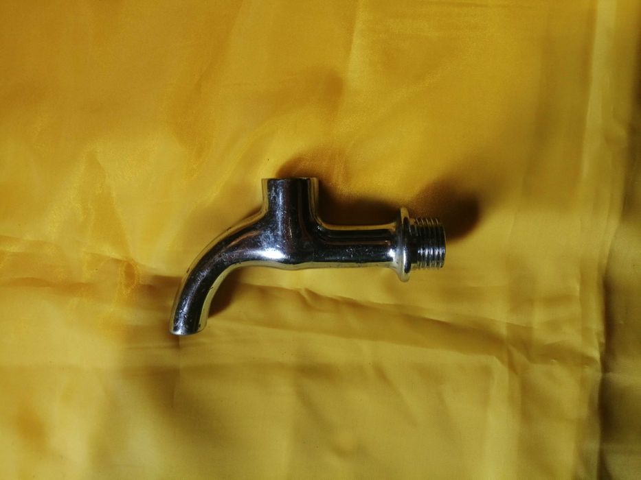 Кран до рукомийника