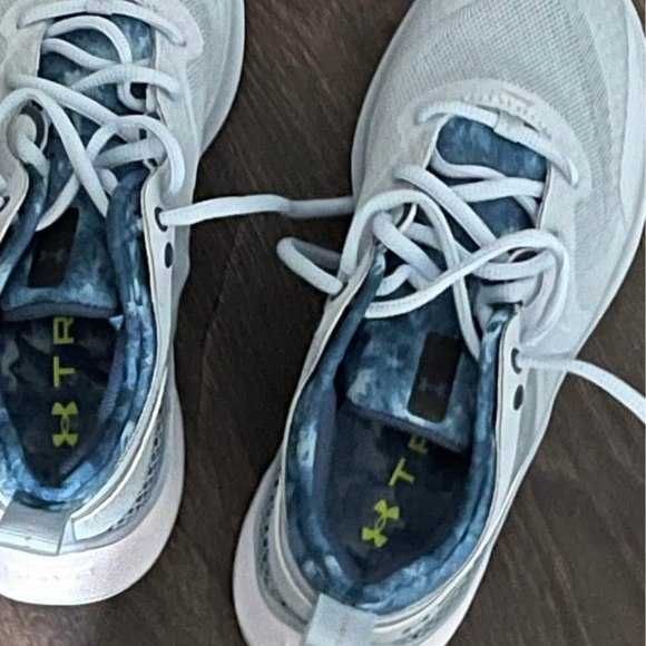 Under Armour białe i granatowe buty