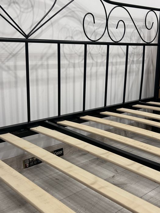Rama łóżka czarna metalowa