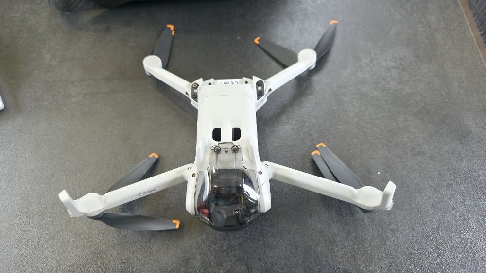 Kit Drone DJI Mini 3 Fly More Combo + Controle Remoto DJI RC