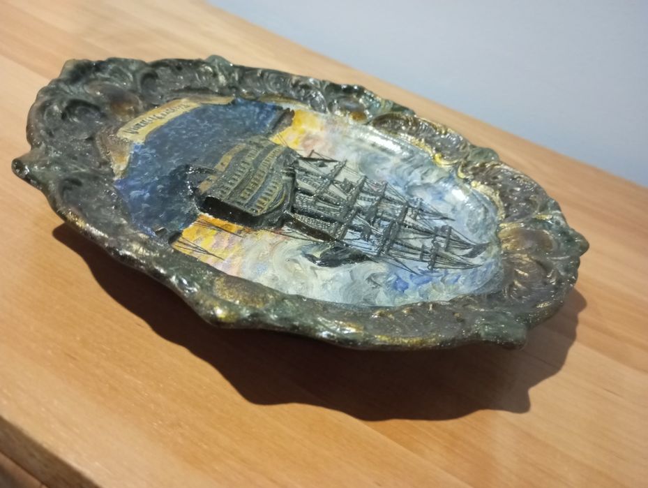 Декоративна об'ємна тарілка на стіну