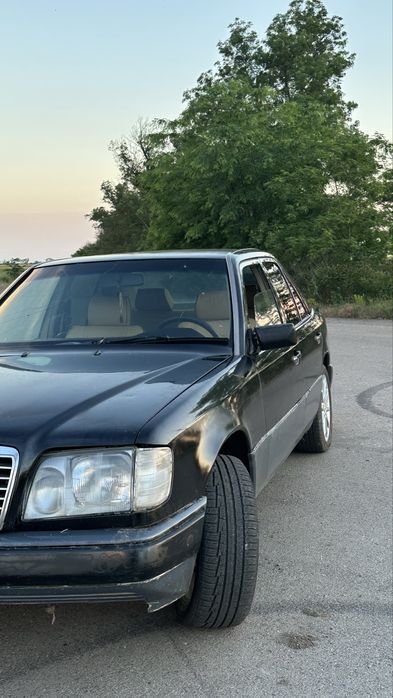 Mercedes-Benz E-Class W124