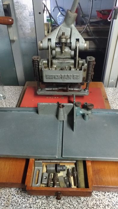 Máquina de Furar Manual Marca Super - Pan 52