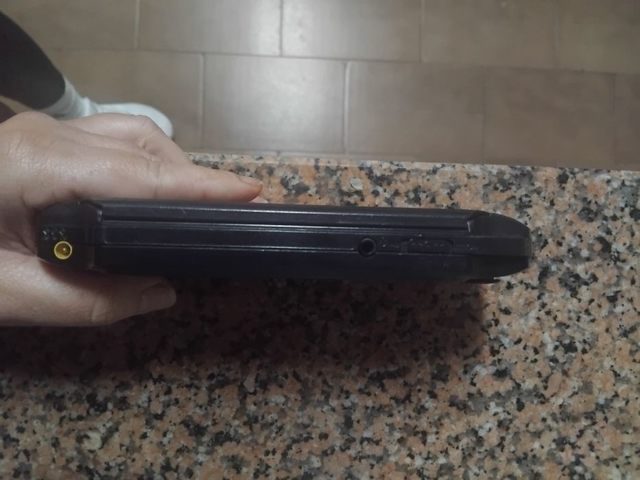 PSP E-1004 com capa e cartão de memória