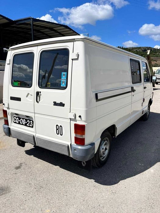 Renault Trafic 1986 com nova inspeção