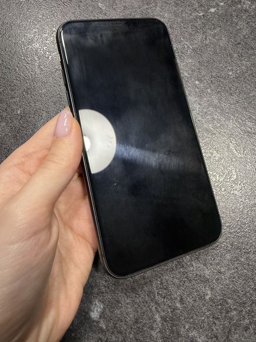 iPhone 11 64 GB w bardzo dobrym stanie