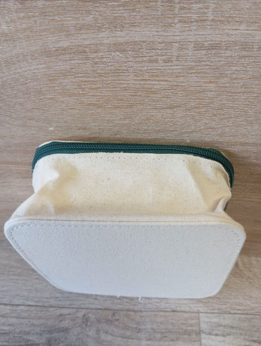 Kwadratowa kosmetyczka