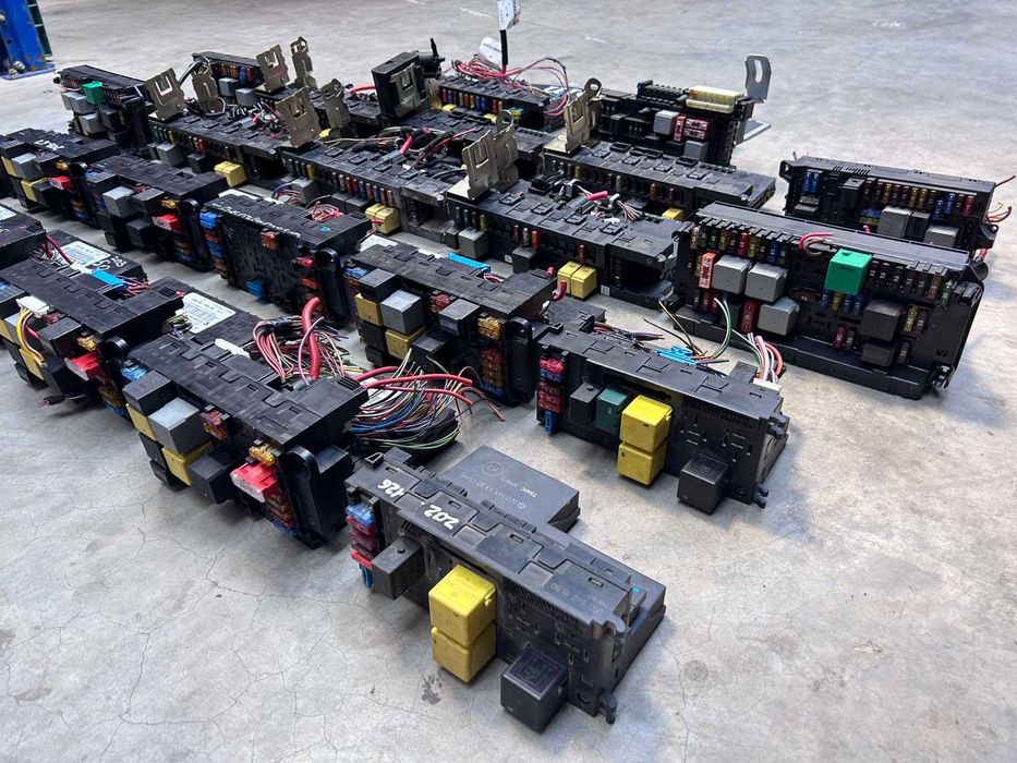 Блок предохранителів SAM Mercedes W204 203 202 208 210 211 реле сам