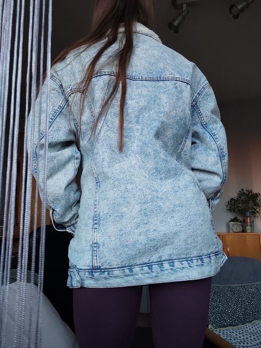 Dżinsowa kurtka wiosenna z futerkiem w środku