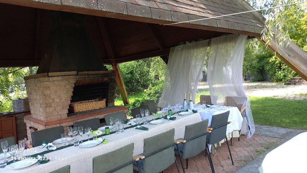 Альтанка з мангалом у річки в центрі