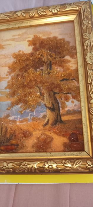 Картина из янтаря  вес 6грамм цена 1800гр