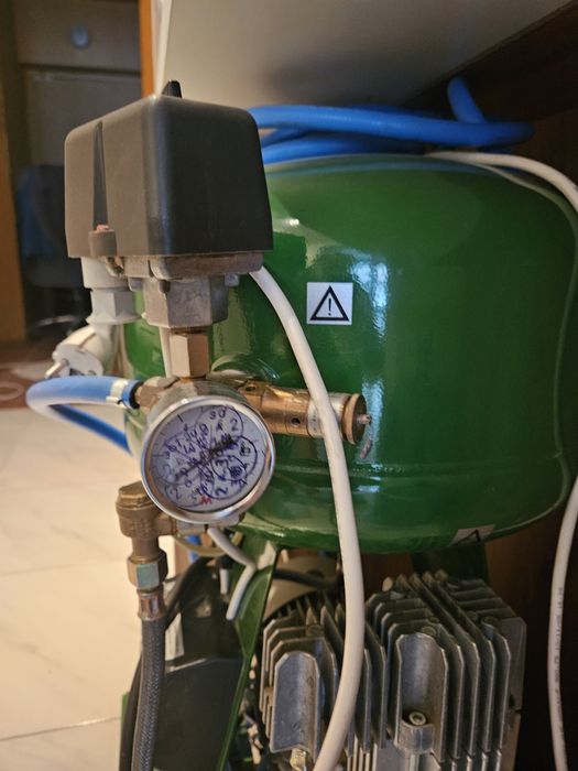 Безмасляний компресор EKOM DK 50 PLUS