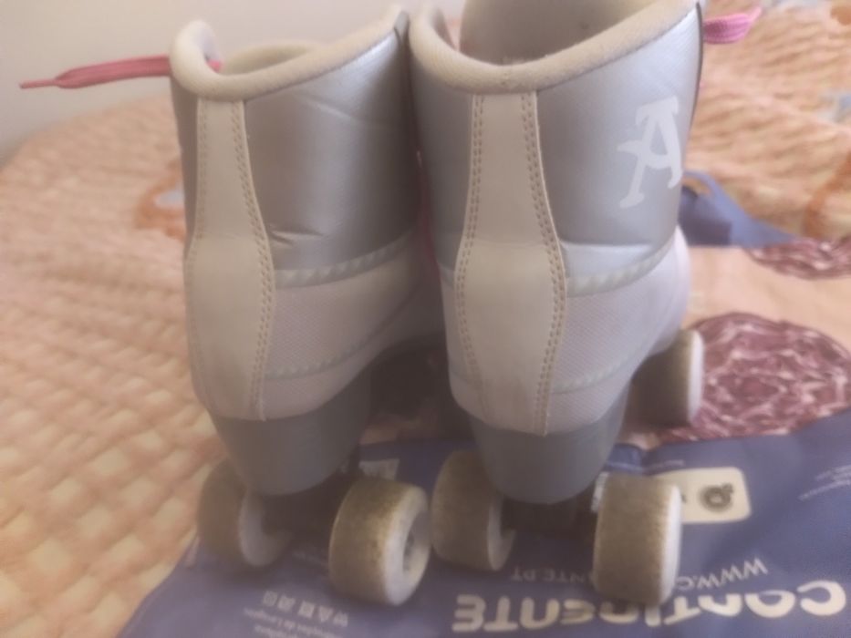 Patins 4 rodas Yo So Luna brancos, pouco uso