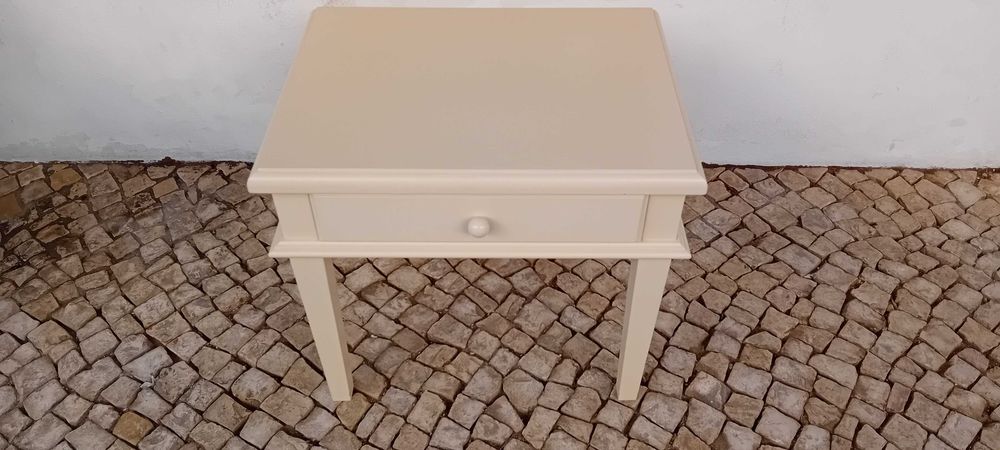 Vintage Mesa de cabeceira Lacada
