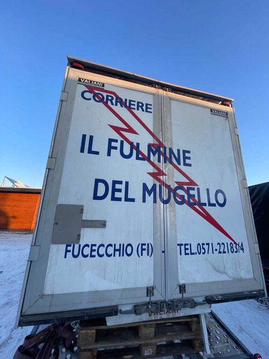 Будка, кузов бортовий-тентований з дверима та дві бічні штори