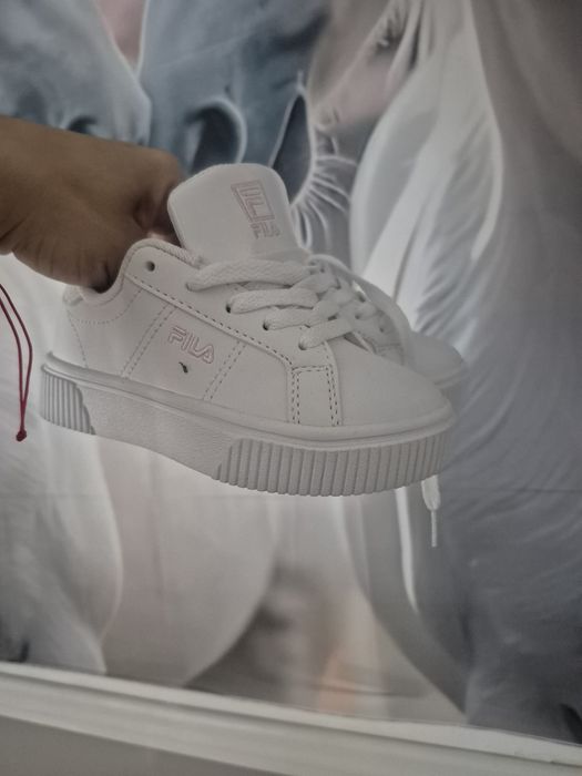 Fila adidasy.  26