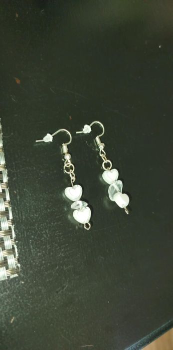 Białe kolczyki handmade z kryształem górskim