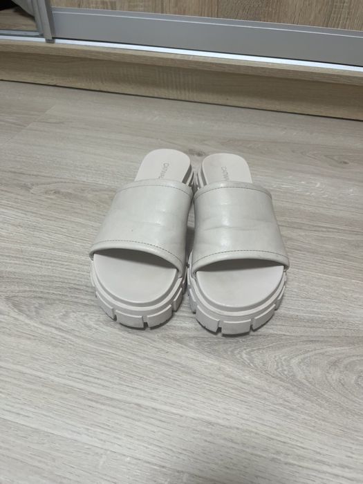 Шльопанці шкіра