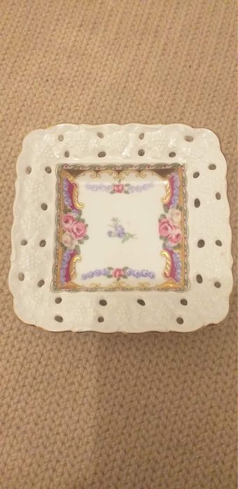 Conjunto chavenas de café, saleiro e pimenteiro e taça pequena