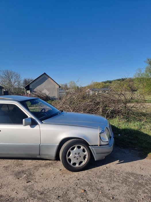 Mercedes(мерседес) w124 e220