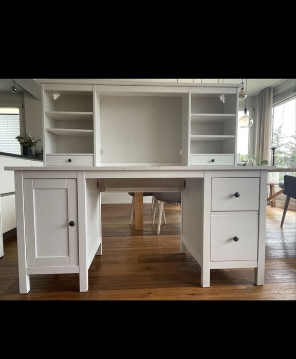 białe biurko z nadstawka IKEA HEMNES