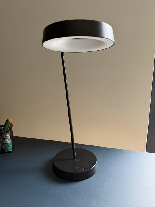 Lampa biurkowa IKEA OBEGRÄNSAD Swedish House Mafia