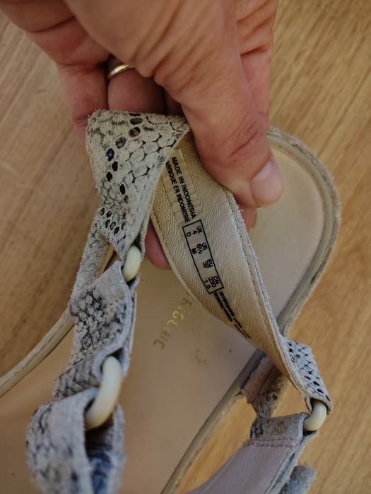 Clarks  босоніжки