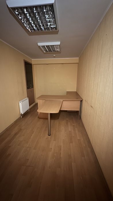 Продаж адміністративного приміщення 215 кв м