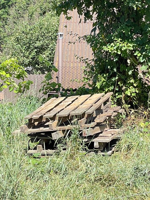 Дрова, піддони деревʼяні.