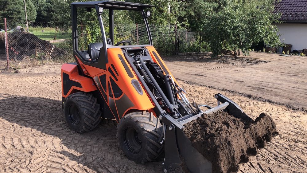 Usługi ładowarką, niwelatorem, glebo. separacyjną, koparką łańcuchową