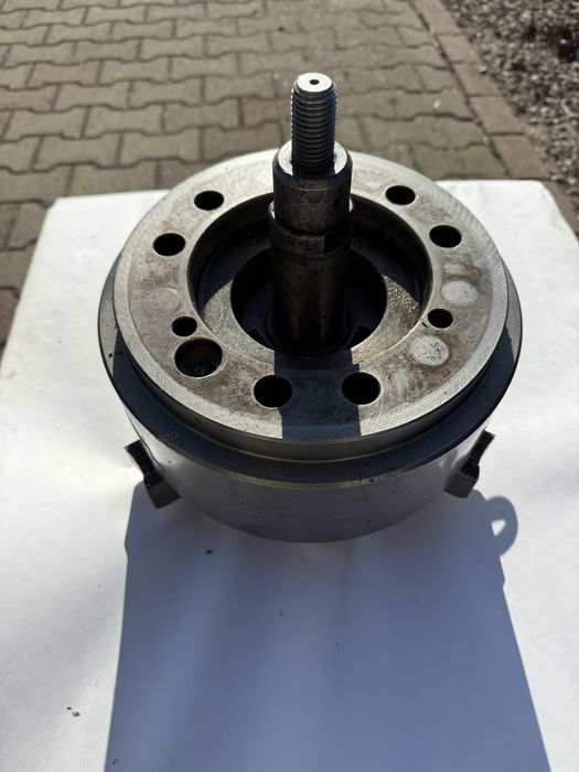 Uchwyt tokarski hydrauliczny 3 szczekowy fi 200 mm CNC