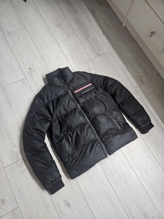 Prada  kurtka  pikowana puchowa bomberka