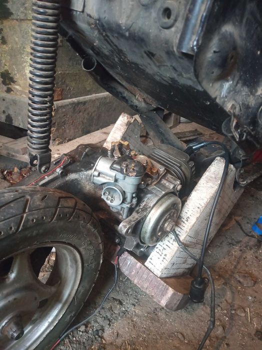 Продам скутер Сузукі сепія 2т по запчястинам