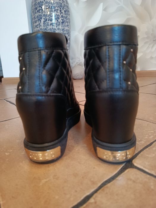 Buty sneakersy Guess 41