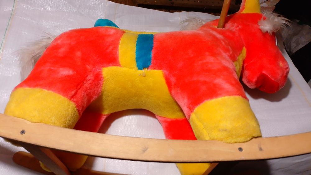 Кінь гойдалка дитячий