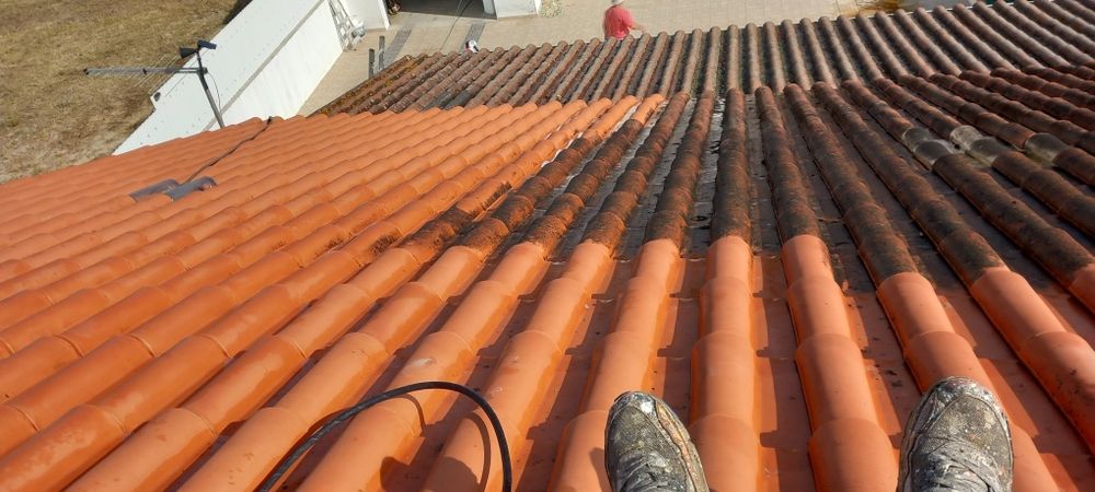 Pinturas e reavilitação  de fachadas.