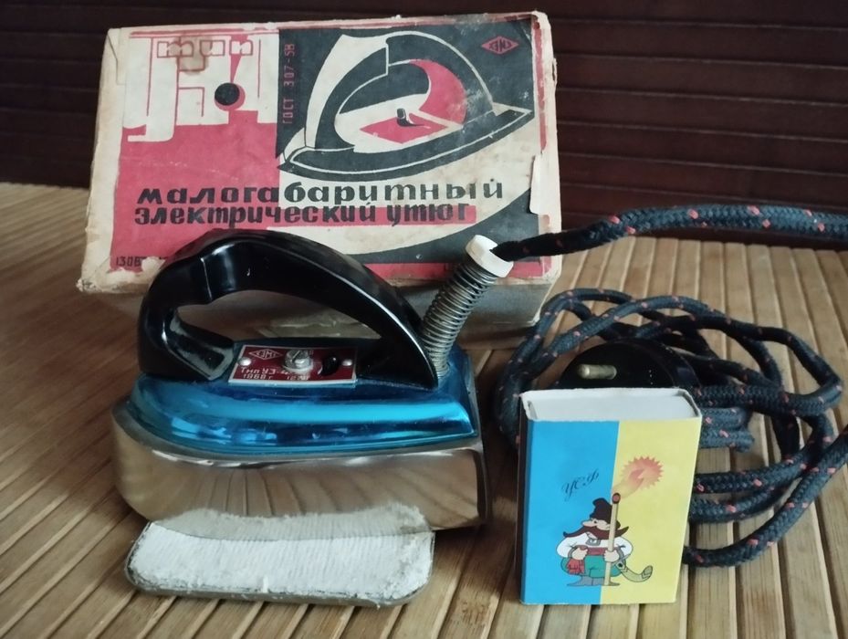 Утюг.  Утюг уэ-4 малогабаритный.  Коллекционерам.