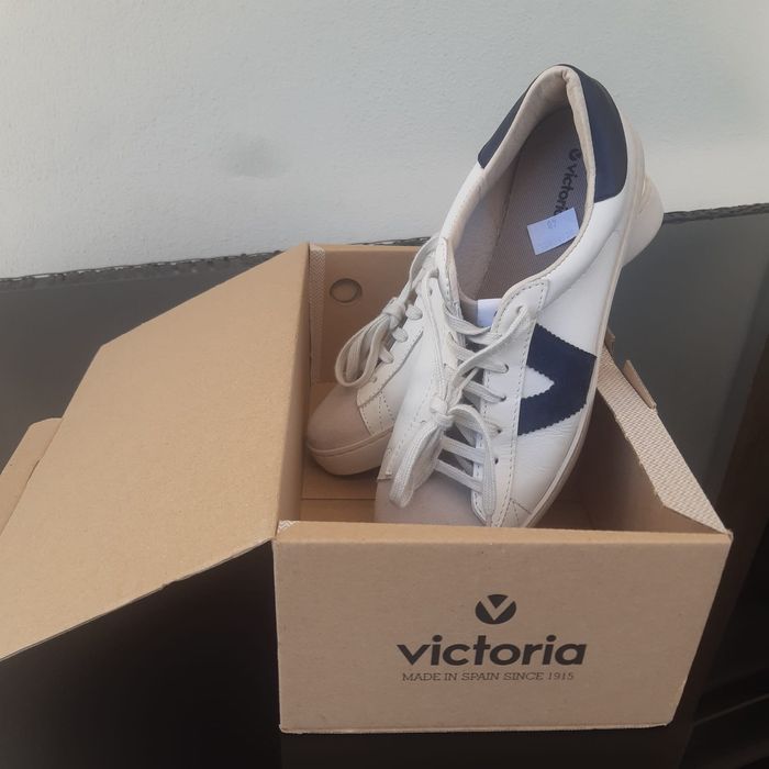 Ténis Victoria brancos