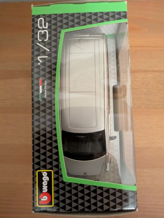 NOVO na CAIXA - Burago 1/32 Mercedes Benz Vito