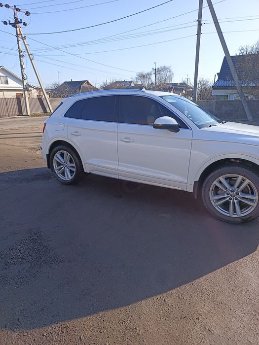 Авто ауді Q5  внаявності