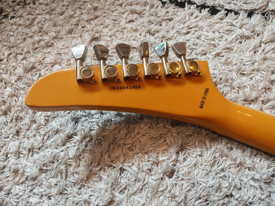 Guitarra Tokai explorer