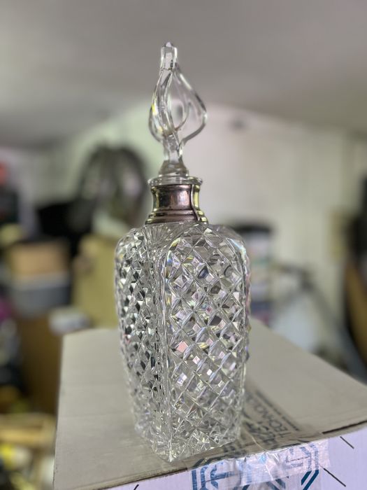 Several crystal bottles430581513758320642
