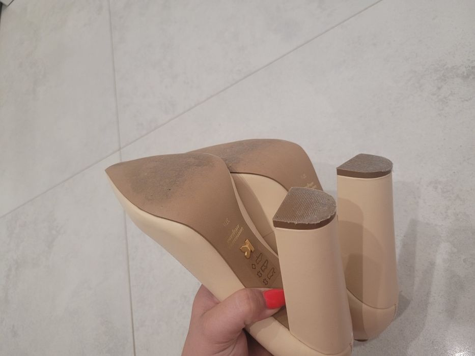 Czółenka półbuty Kazar 37,5 nude