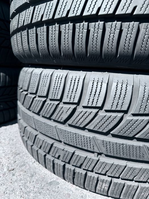 235 40 19 Toyo S954 95% Шини Зима