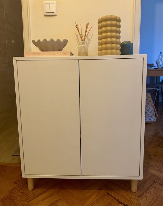 Armário EKET IKEA com pernas
