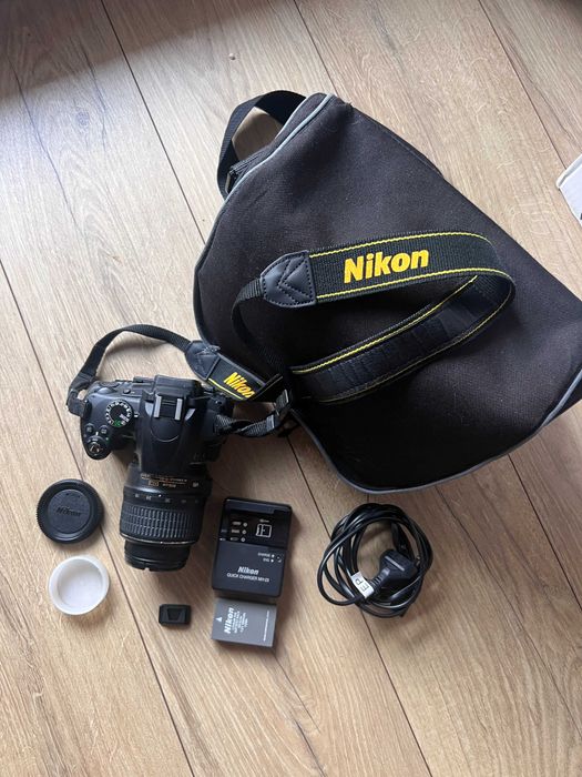 Nikon D5000 | Nikkor VR DX AF-S 18-55 mm | torba | zużycie 19%