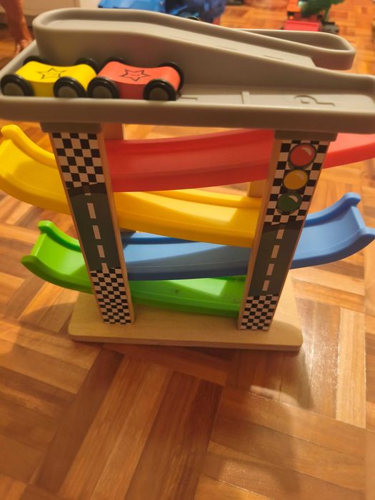 Brinquedos e material diverso