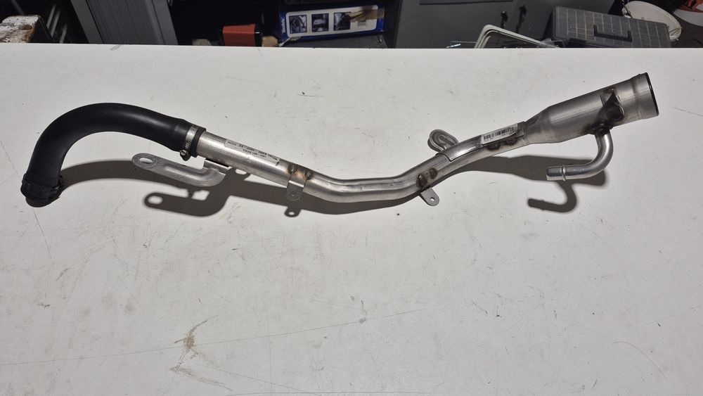 Używana rura wlewu paliwa RangeRover Evoque K8D2-9032-EC