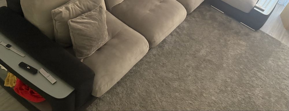 Sofa grande preto e cinza